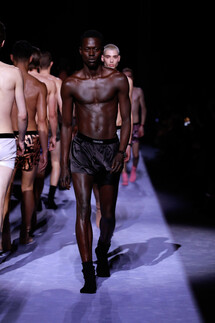 Tom Ford Fall 2018 Menswear  Том Форд осень зима 2018 коллекция Tom Ford TF неделя моды в Нью Йорке Мужские трусы Tom Ford  Mainstyles